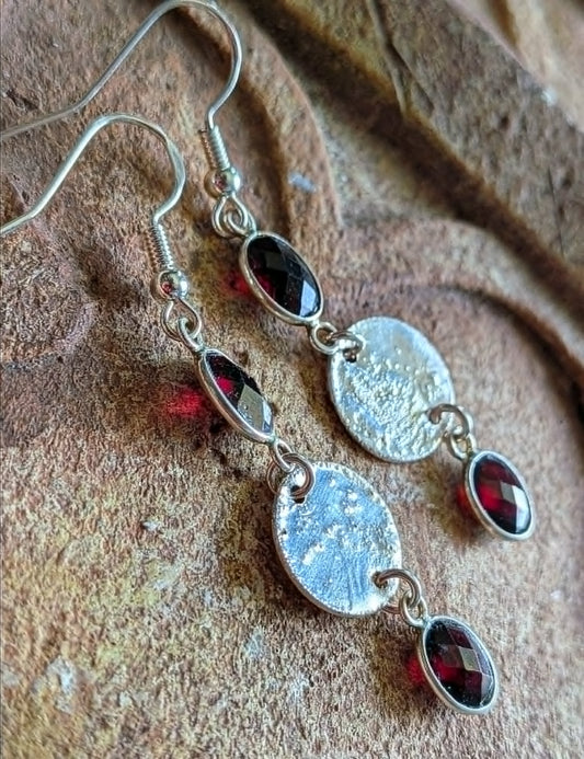 Vestige in Garnet