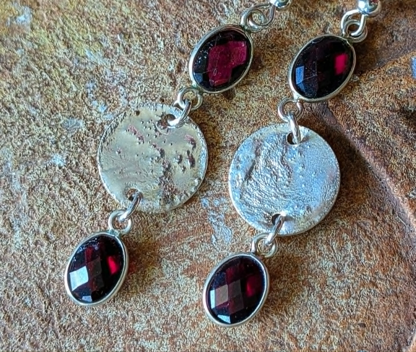 Vestige in Garnet