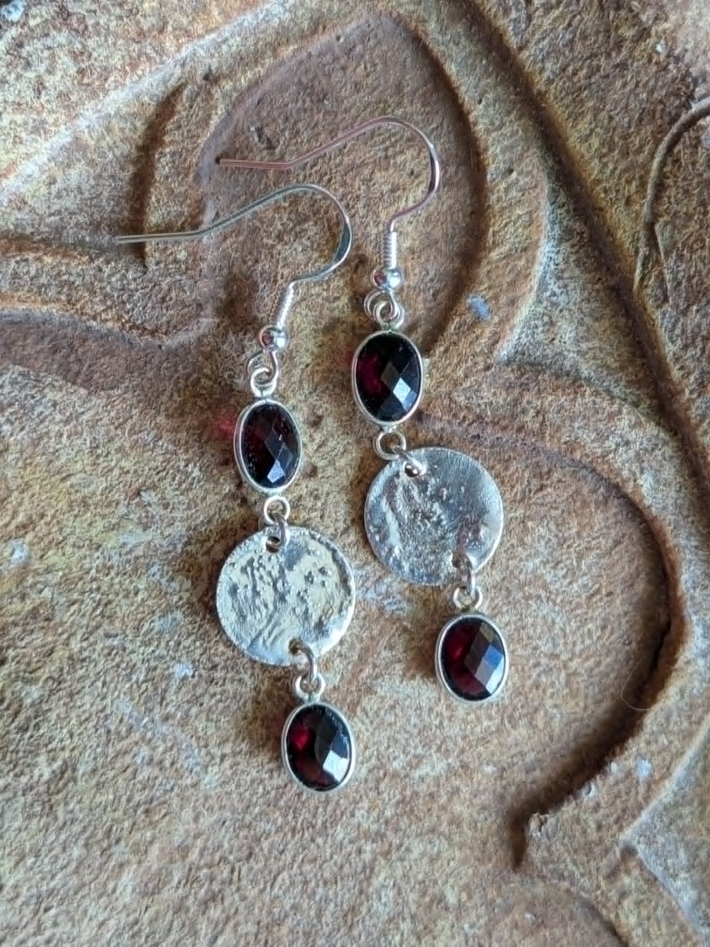 Vestige in Garnet